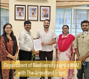 Principal Prof. (Dr.) Vilas Ugale and Mr. Mihir Godbole during the MoU signing. 