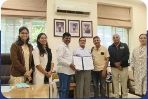 Principal Prof. (Dr.) Vilas Ugale, Mr. Nandkumar Patwardhan, Mr. Niteen Karmalkar, Dr. Atul Kulkarni, and Dr. Neha Deshpande during the MoU signing.
